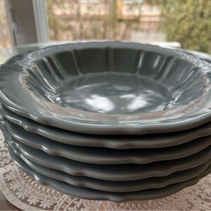 Set of 6 Scalloped Ceramic Dinner Bowls in Soft Gray